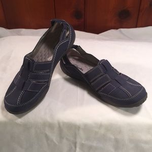 Women’s Clarks sandals size 6